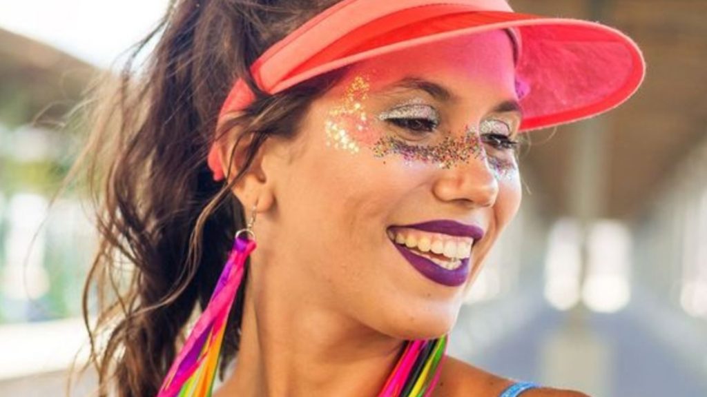 Manual do glitter: tudo sobre como aplicar e remover o brilho do carnaval