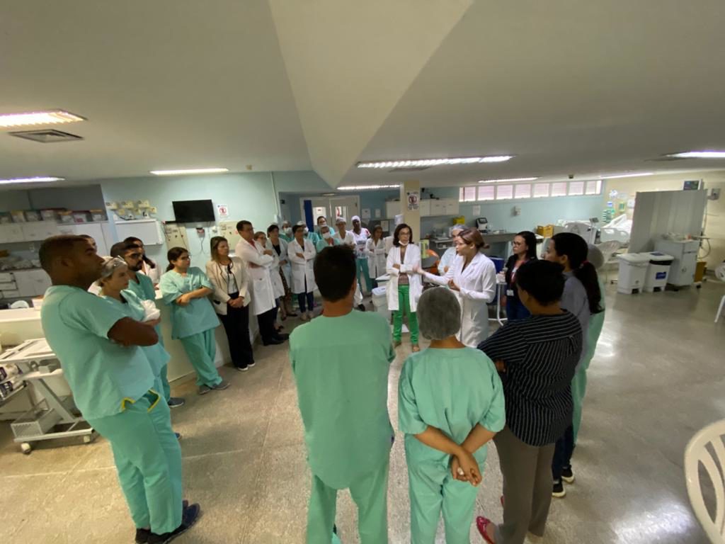 Equipe Multiprofissional do Hospital Clériston Andrade é treinada para atendimentos de casos de Coronavírus