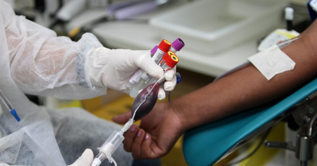 Diagnóstico de dengue e imunização exigem cautelas na doação de sangue