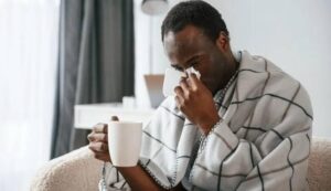 Frio e chuva aumentam riscos de doenças respiratórias e exigem atenção redobrada à saúde, alerta pneumologista da União Médica
