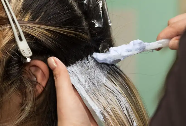 Anvisa alerta sobre uso do formol como alisante de cabelos