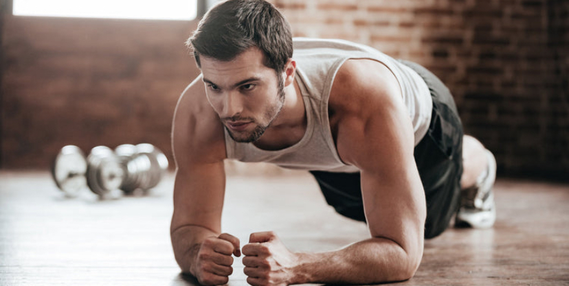 Esqueça séries 3×12: ciência derruba mito e crava os 4 exercícios e repetições para iniciantes