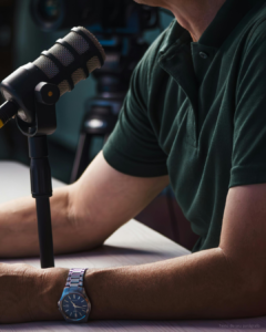 Luz Acesa Podcast, um trabalho feito a três mãos