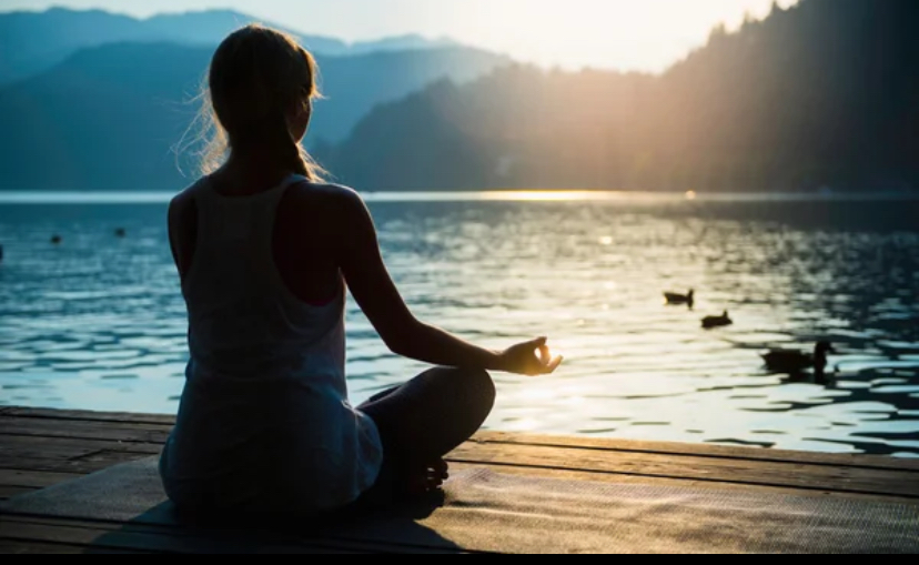 Yoga pode ser a chave para prevenir o burnout e melhorar o bem-estar no trabalho