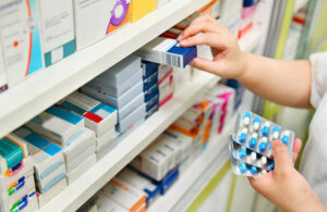 Anvisa suspende corticoide e medicamento para colesterol