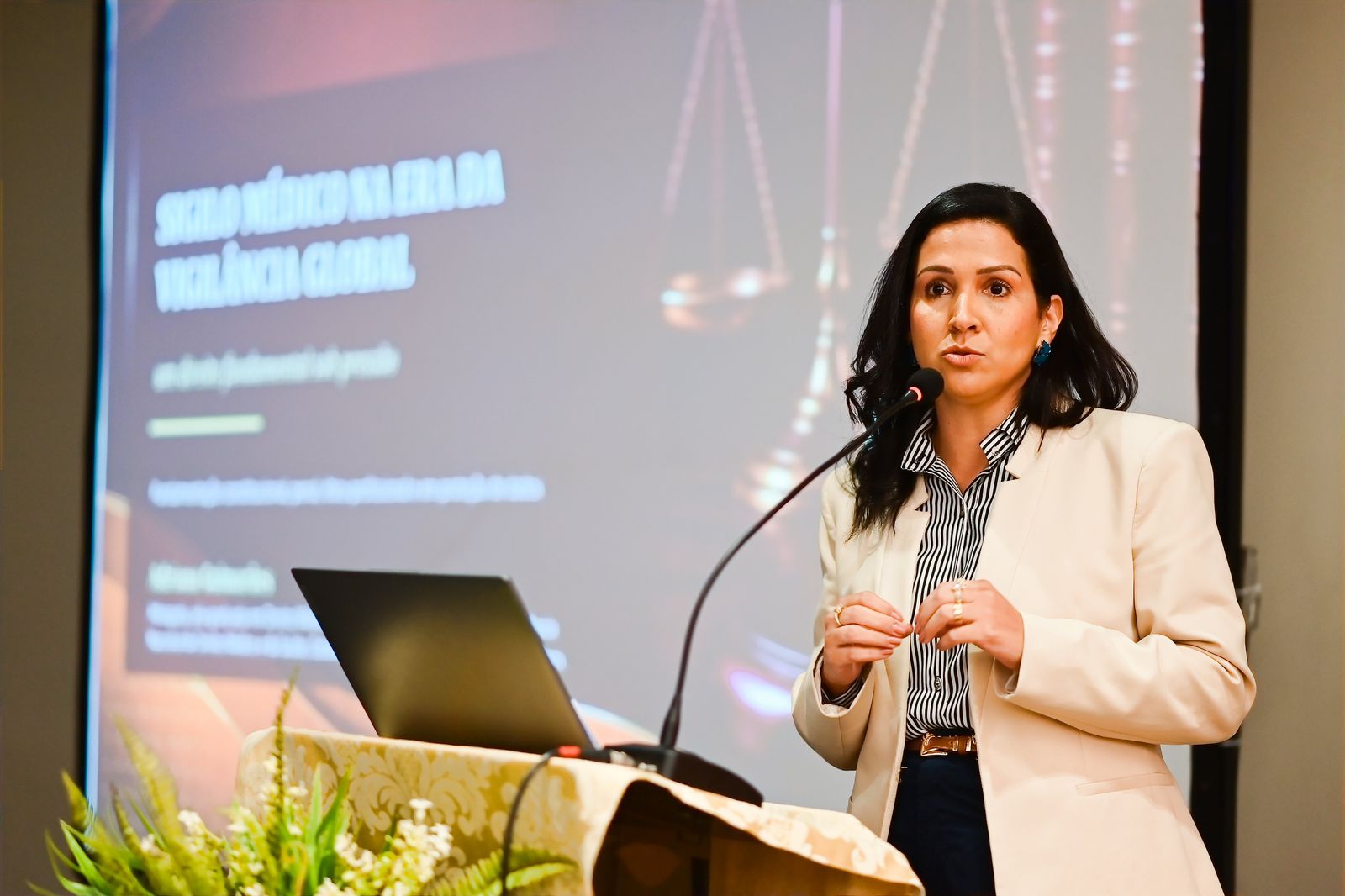 Colunista do Viver Mais palestra em congresso internacional sobre sigilo médico na era da vigilância global
